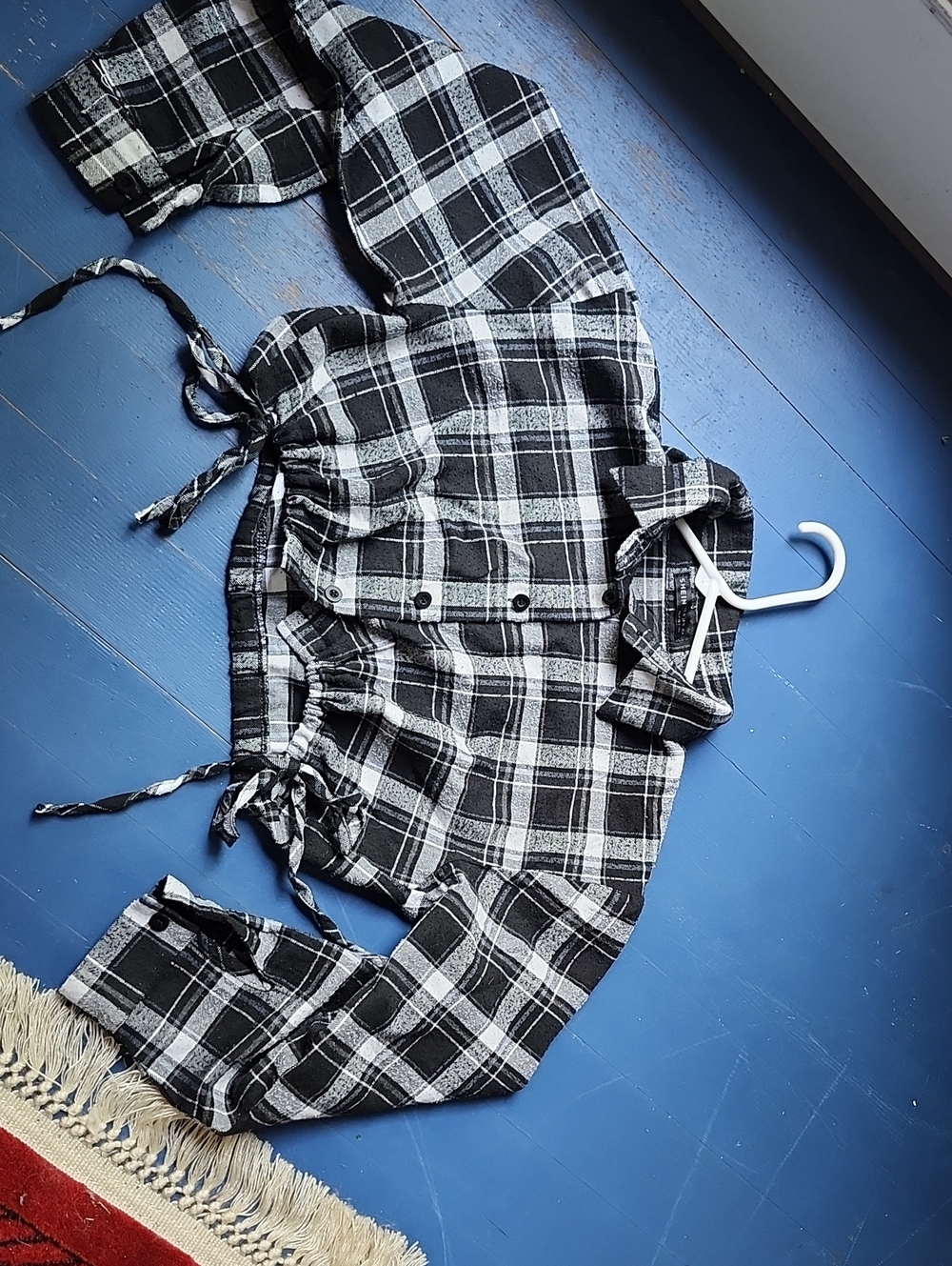 Flannel, Cropped. Long Sleeve Top Woth Ties.